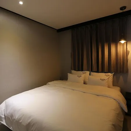 Almond Hotel Gupo Station