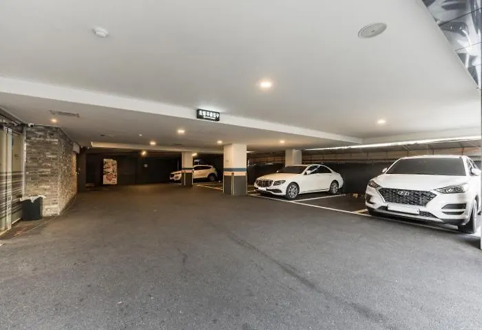 Almond Gupo Station Hotel