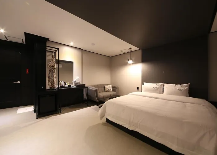 Hotel Almond Gupo Station Busan