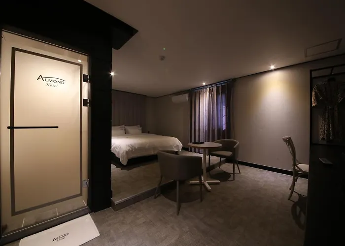 Almond Gupo Station Hotel