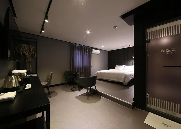 Almond Gupo Station Hotel