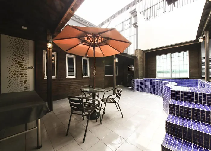 Hotel Almond Gupo Station 2*
