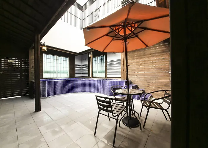 Almond Gupo Station Hotel 2*